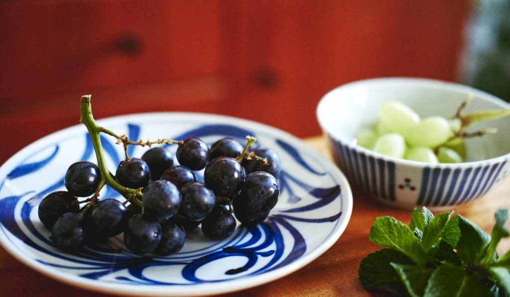 grapes on a tobe plate